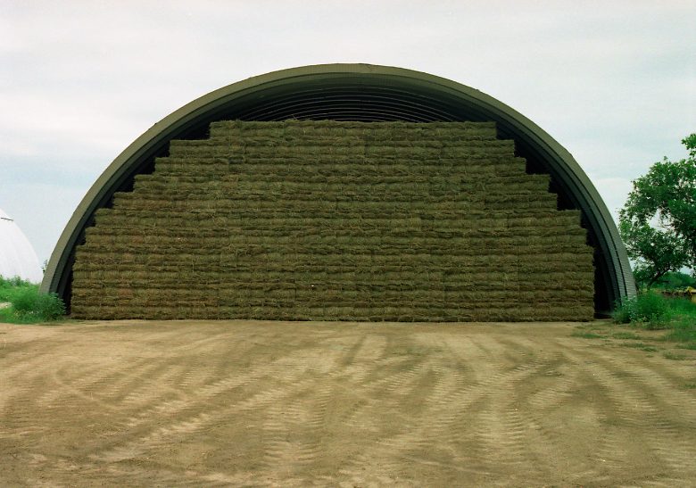 Estructura agrícola para pacas de heno cuadradas